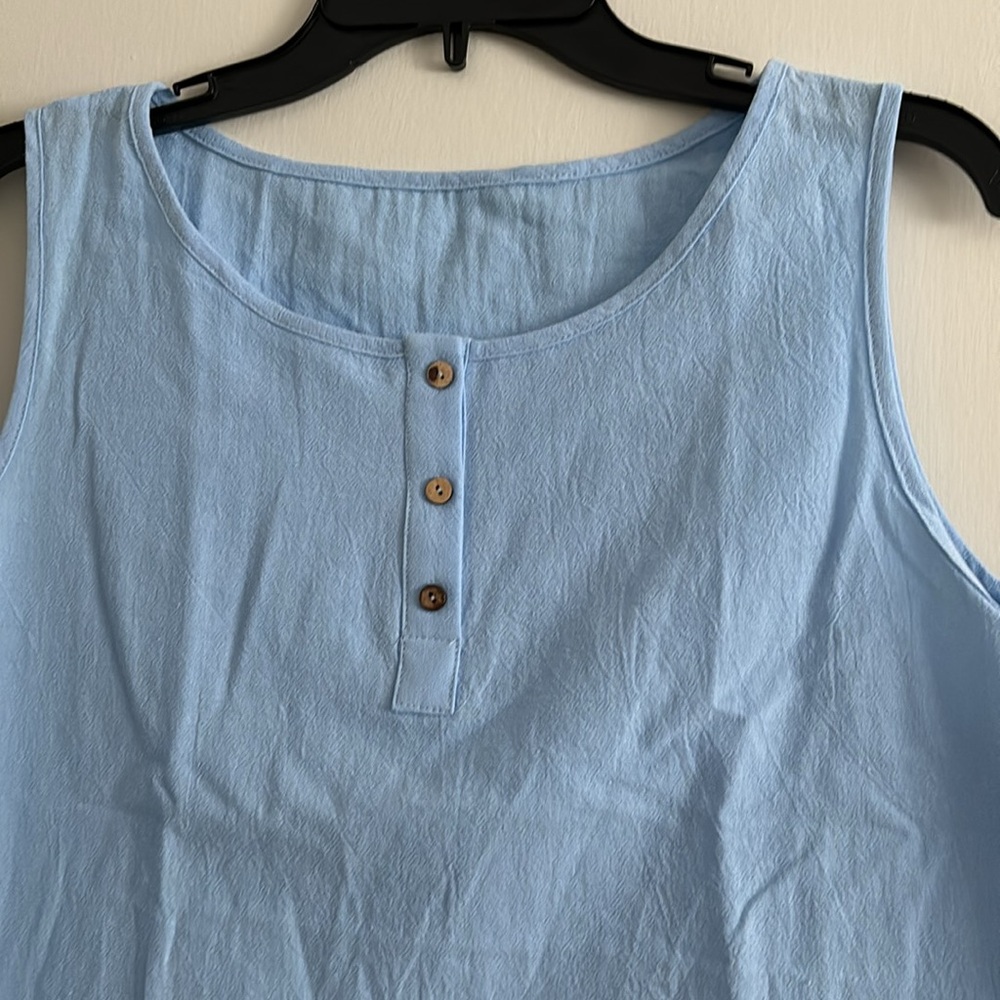 Women’s Top - Picture 2 of 3